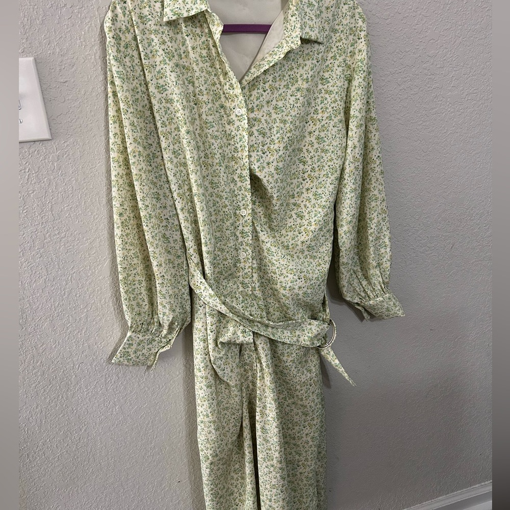 A beautiful floral size large dress from kittenish